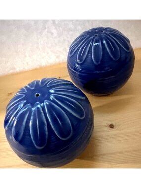 Pfaltzgraff Wyngate Blue Salt & Pepper Set Vintage Cottage Coastal Farmhouse